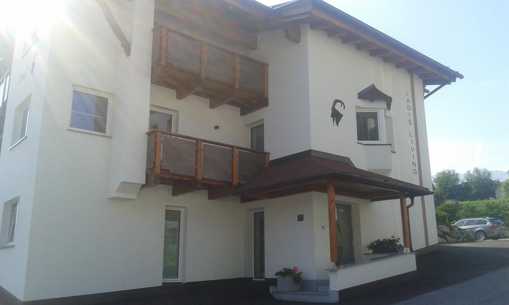 Ladis Living公寓 外观 照片